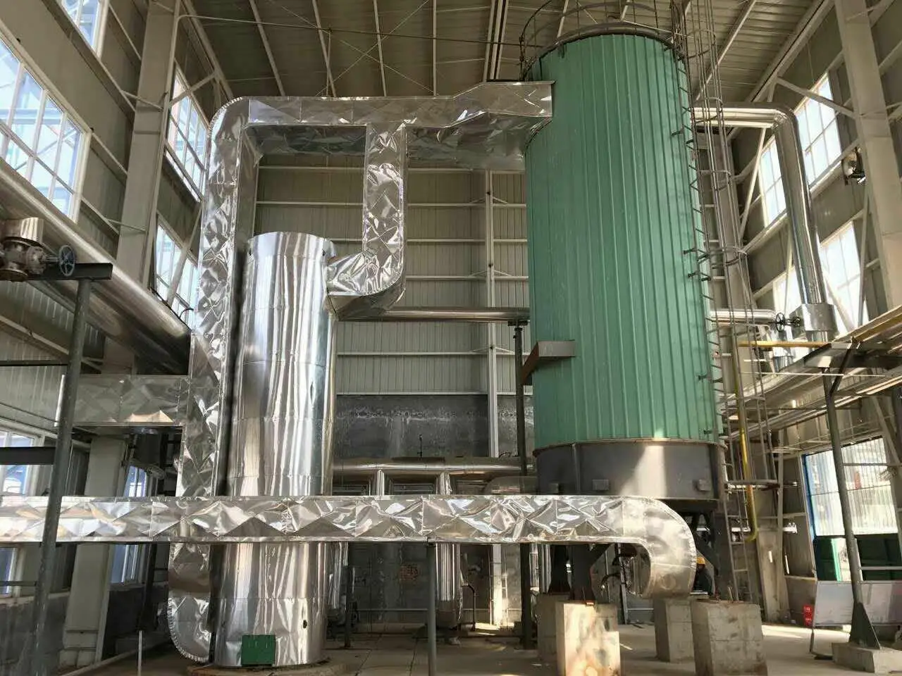Embedded salt bath furnace for heat treatment