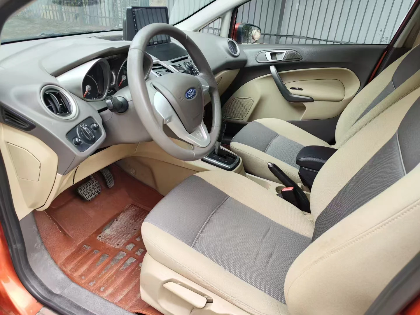 2012 Ford Fiesta 1.5L автоматическая коробка передач хорошее состояние Подержанный автомобиль с 11 км новой энергии транспортного средства