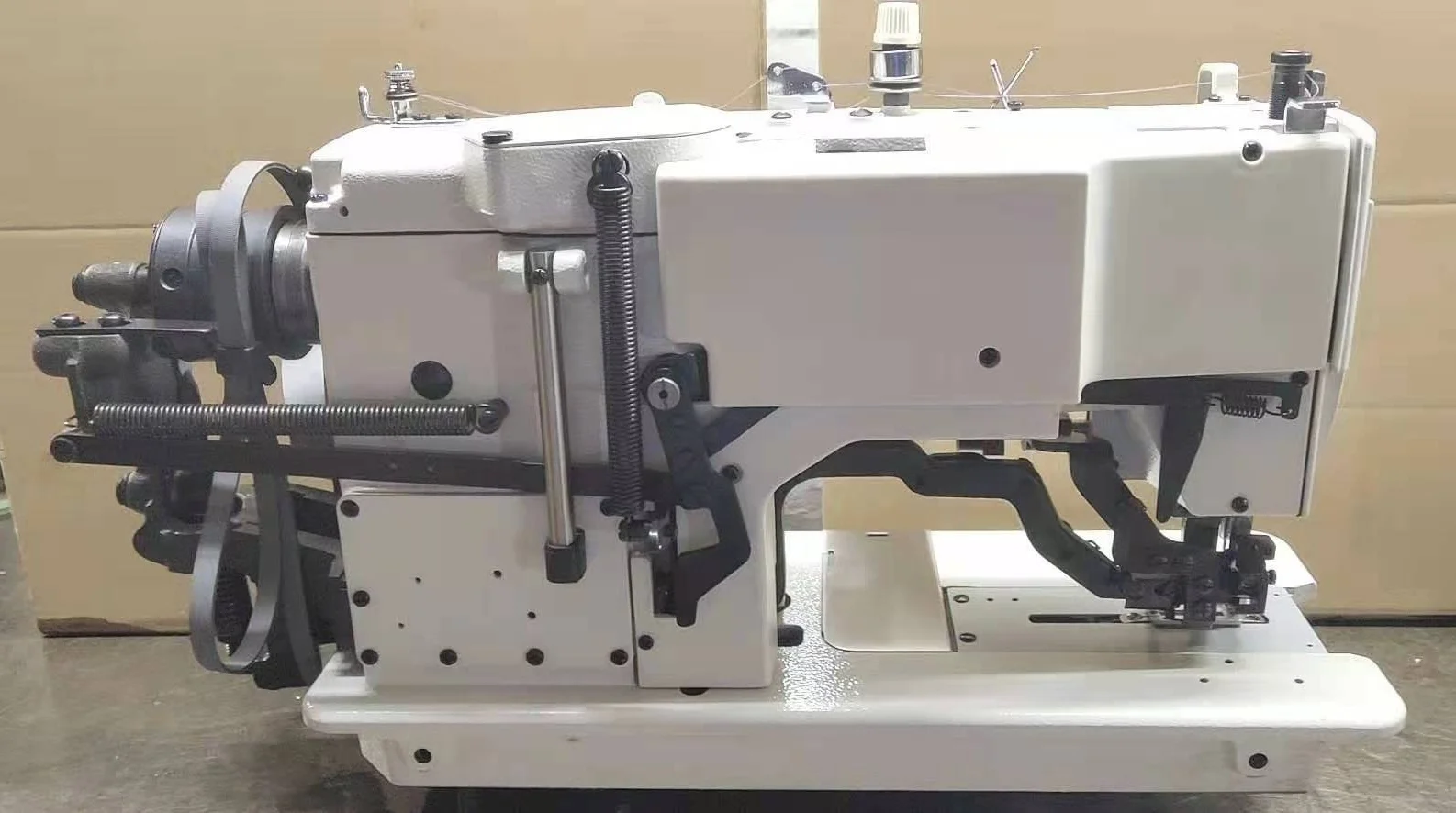 QS-781DSW Direct Drive Flat Head Key Hole Straight Eyelet Button Holing Industrial Sewing Machine