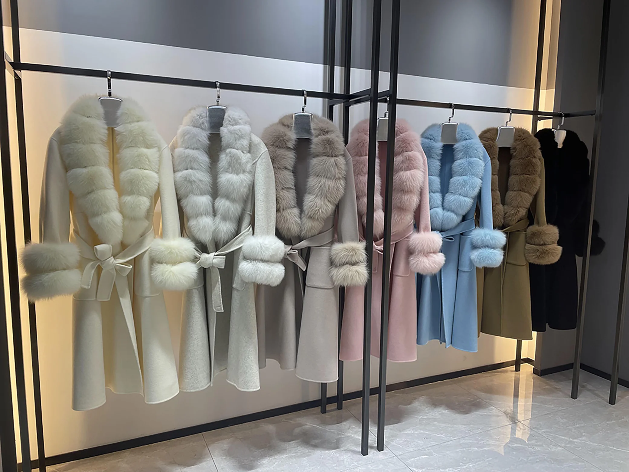 Factory sale No MOQ trendy long luxury fox fur collar white cashmere wool coat for women