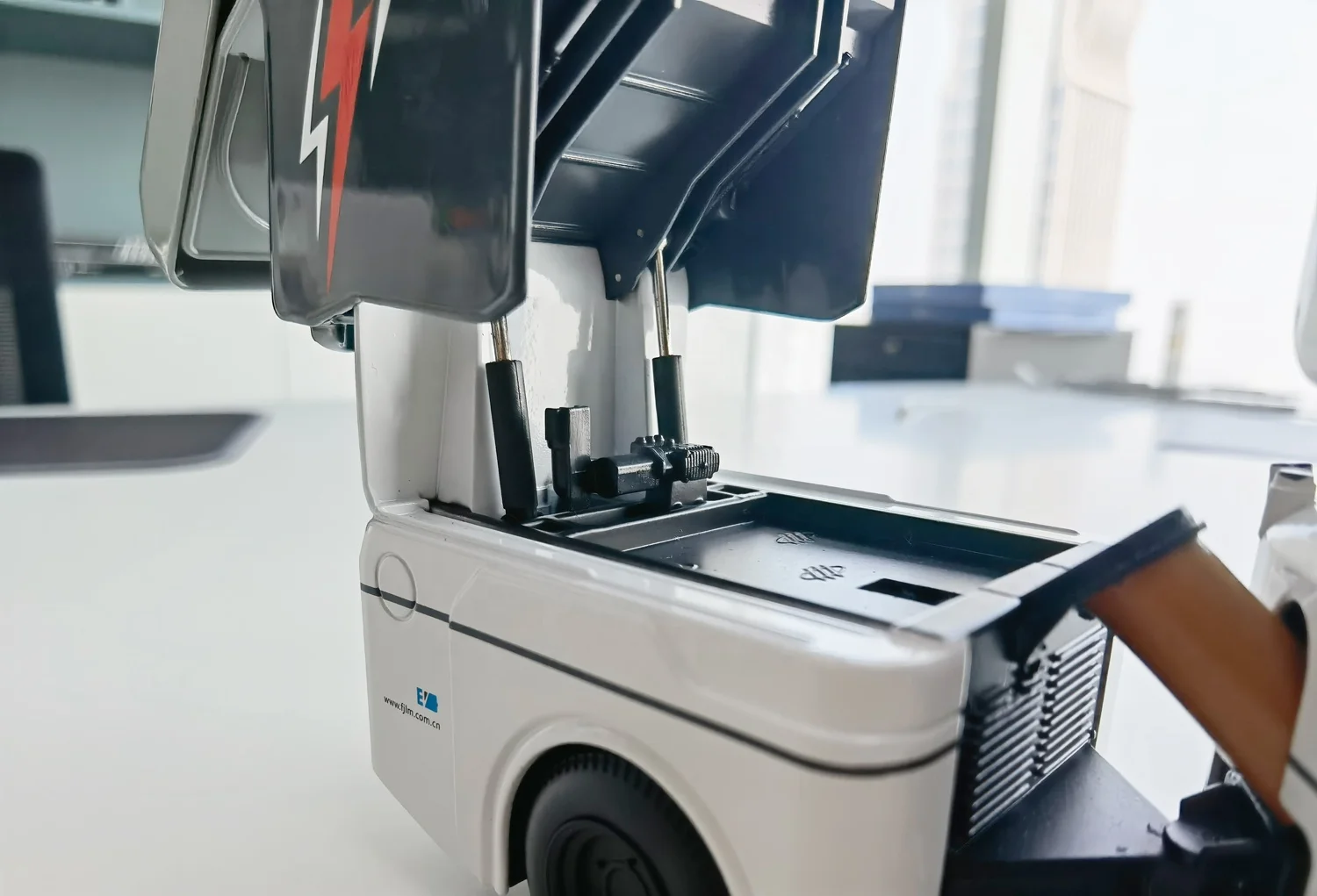 FULONGMA diecast road sweeper toy car model for children