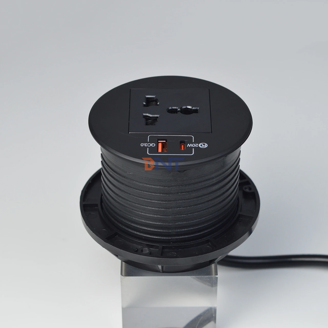 Hot Selling Round Grommet Socket universal Plug PD 20W Fast Charger With AC socket plastic Desktop Round Socket