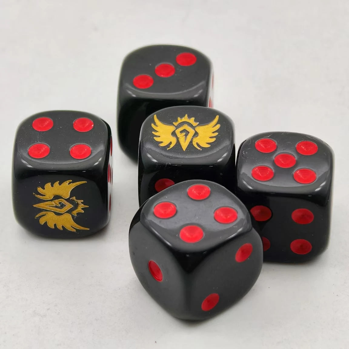 luxury colored low moq corner black dice set engrave customized logo symbol plastic acrylic d6 16mm adult games casino dice set