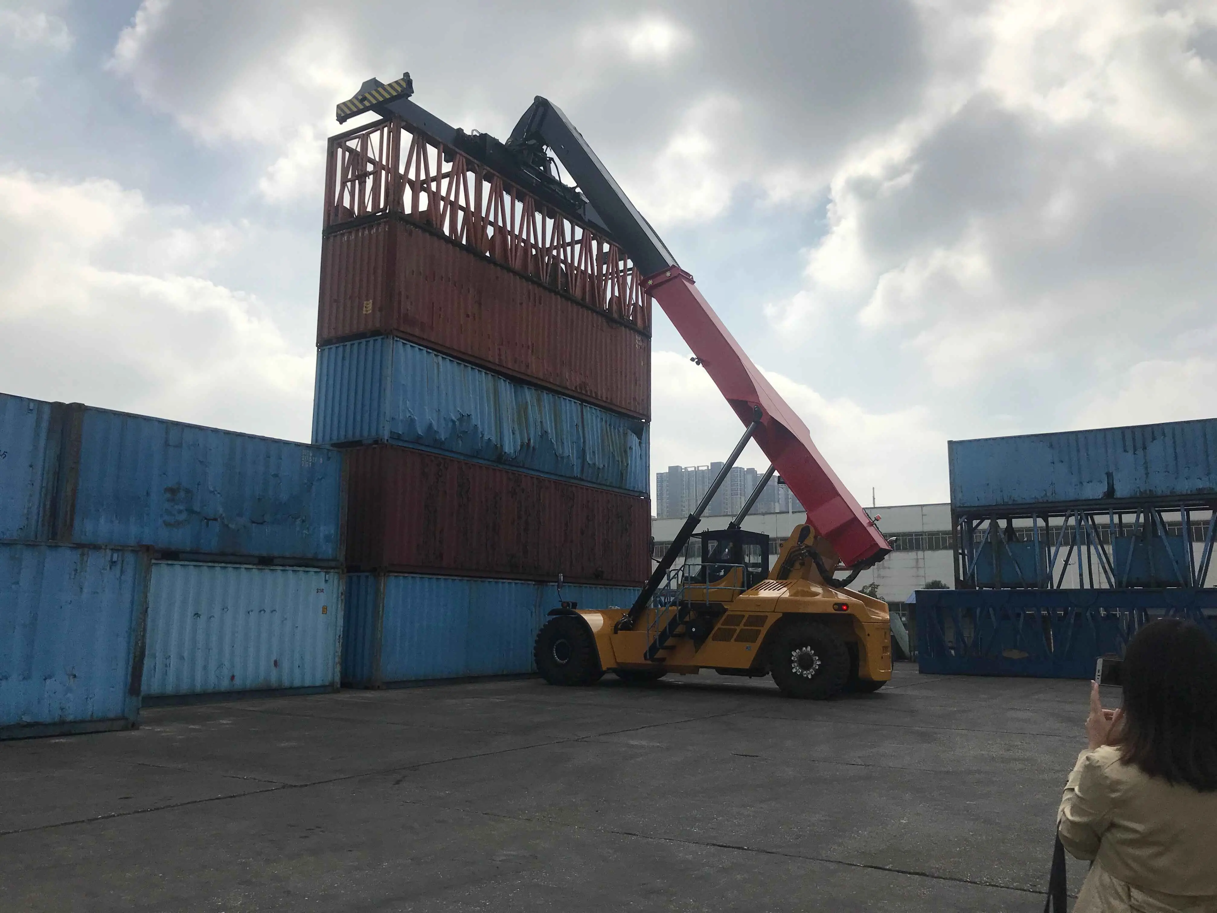China Top Brand  Diesel Telescopic 45 Ton RSH4532 for Containers from China
