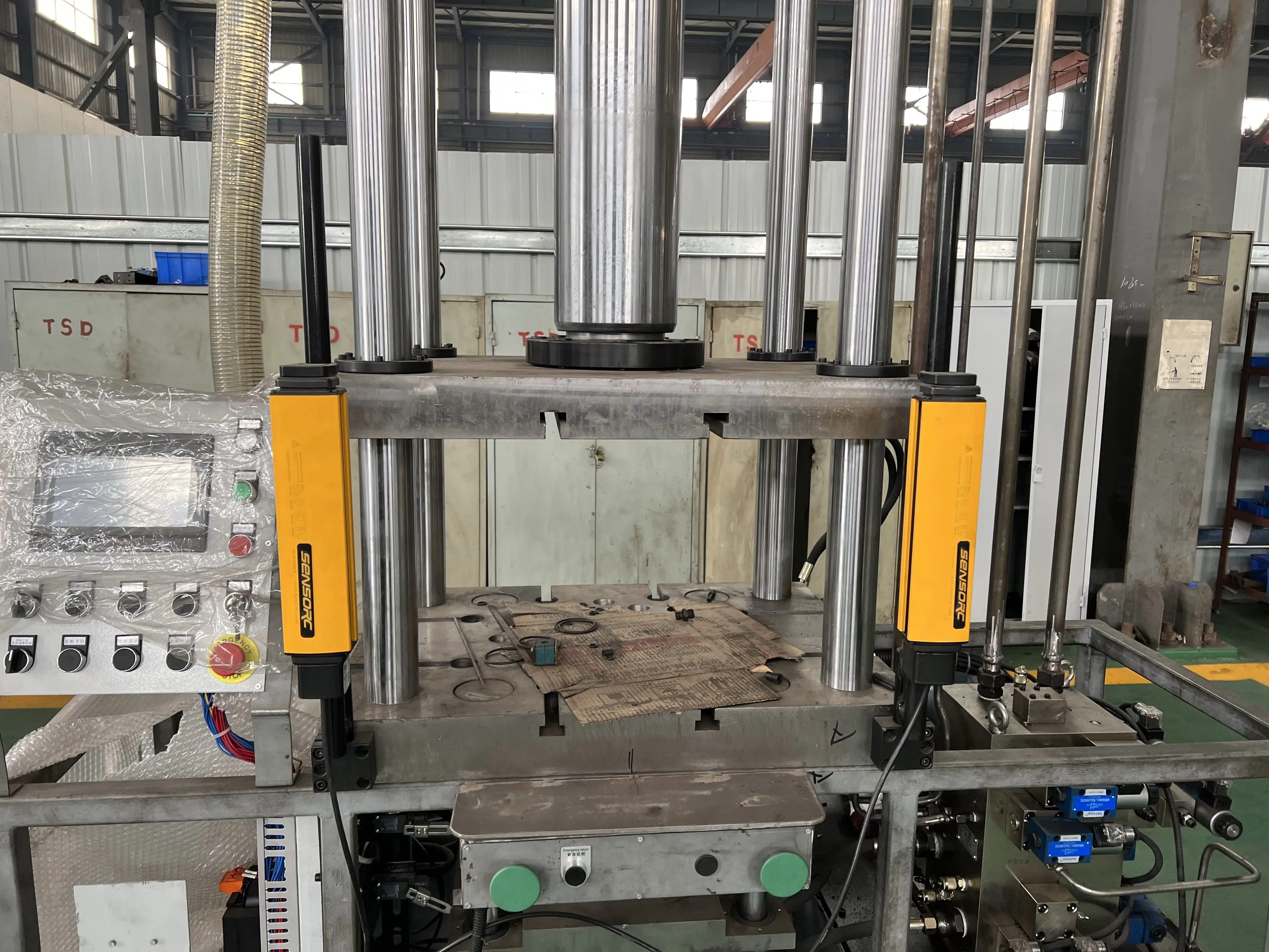 1000t hydraulic press fast four-column 1000t four-column hydraulic press bulletproof insert plate helmet hydraulic