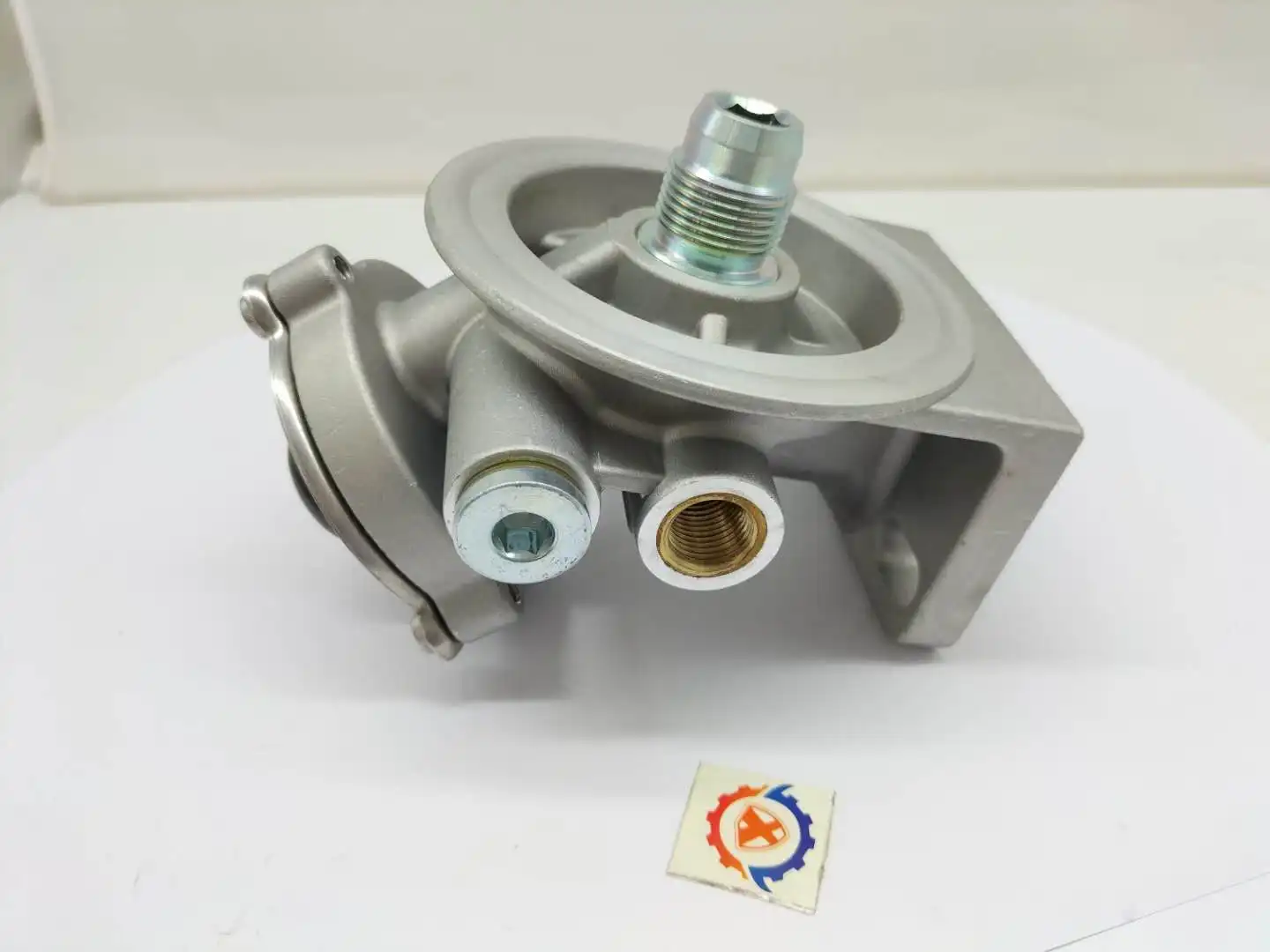 XUNPO ORIGINAL NEW EXCAVATOR SK200-8 R215-7 R225-7 8159975 R90P HAND OIL PUMP Oil-water seat