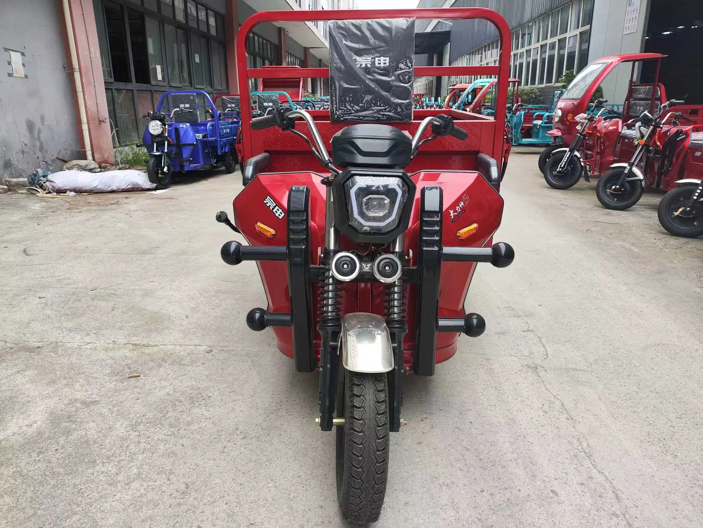 60V-72V 80A 1500W 51km/h 600kg Load Capacity 1800*1210*320mm Cargo Box Cheap Electric Tricycle Price Rickshaw