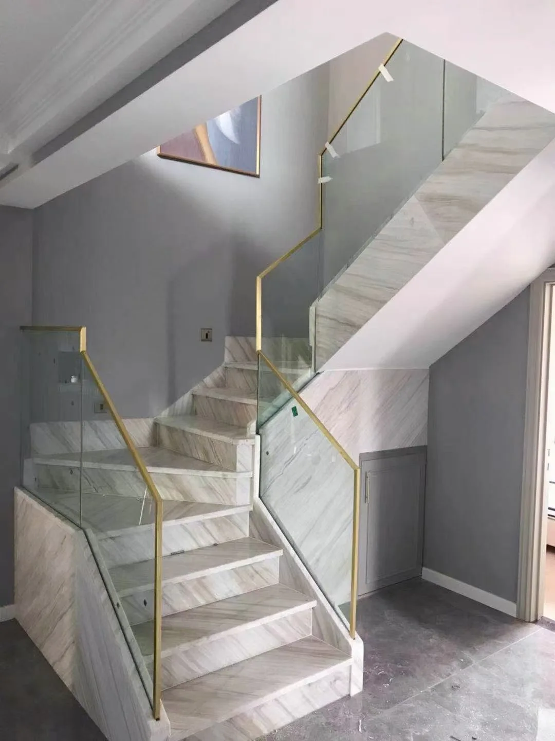 Glass railing Indoor Decorative Modern Wooden Staircase With Wooden Treads For Modern House Stair