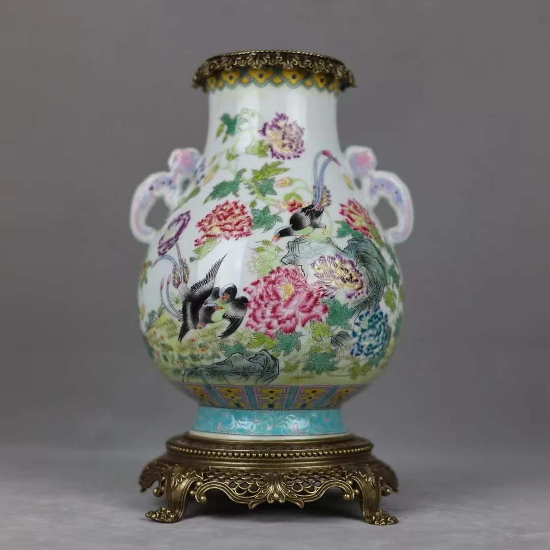 Имитация династии Цин Qianlong розовая двойная ушастая керамическая ваза аукционный набор с медным дворцовым фарфоровым орнаментом