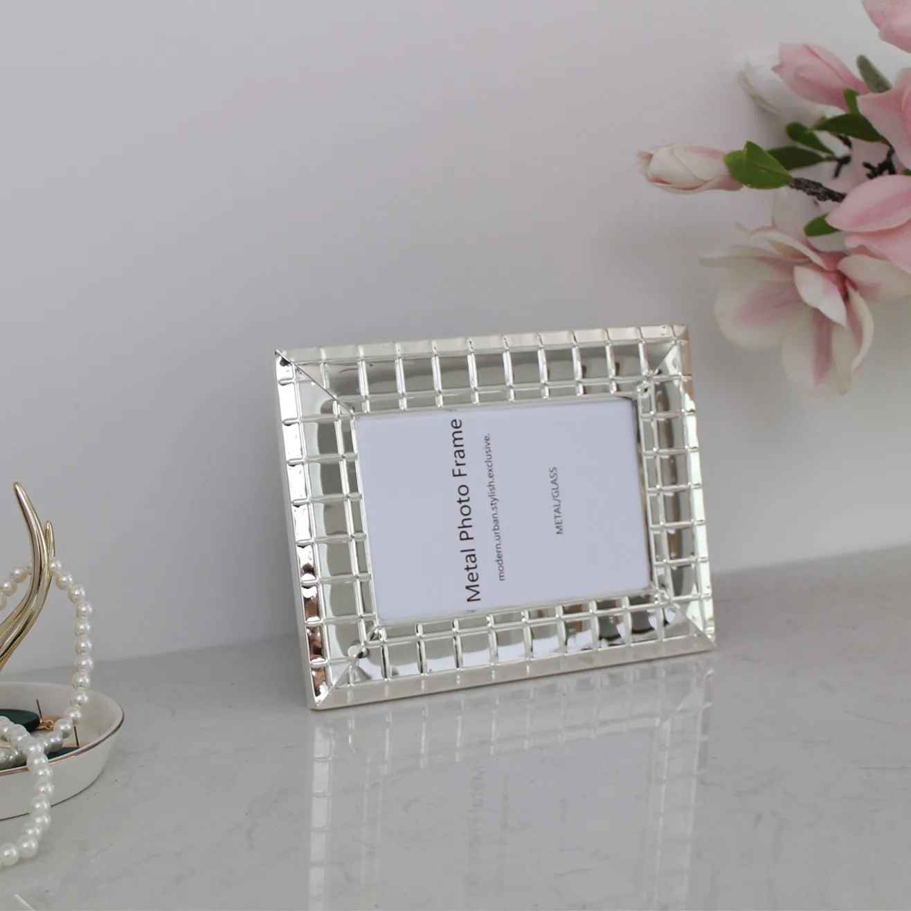 8X10 Factory directly customizes high quality metal photo frame size and card paper for memorial and home decoration