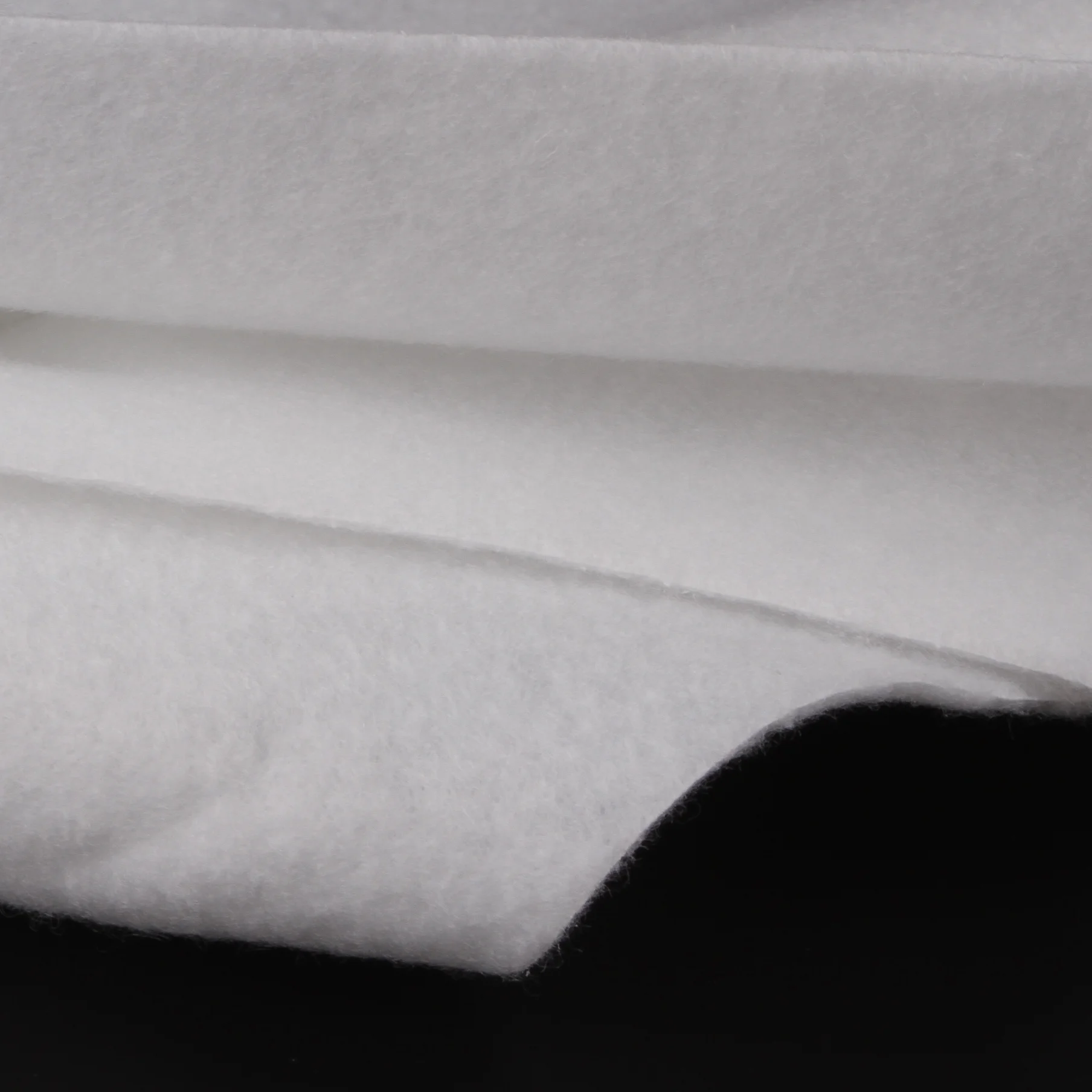 100% полиэфирный нетканый иглопробивной войлок белого цвета