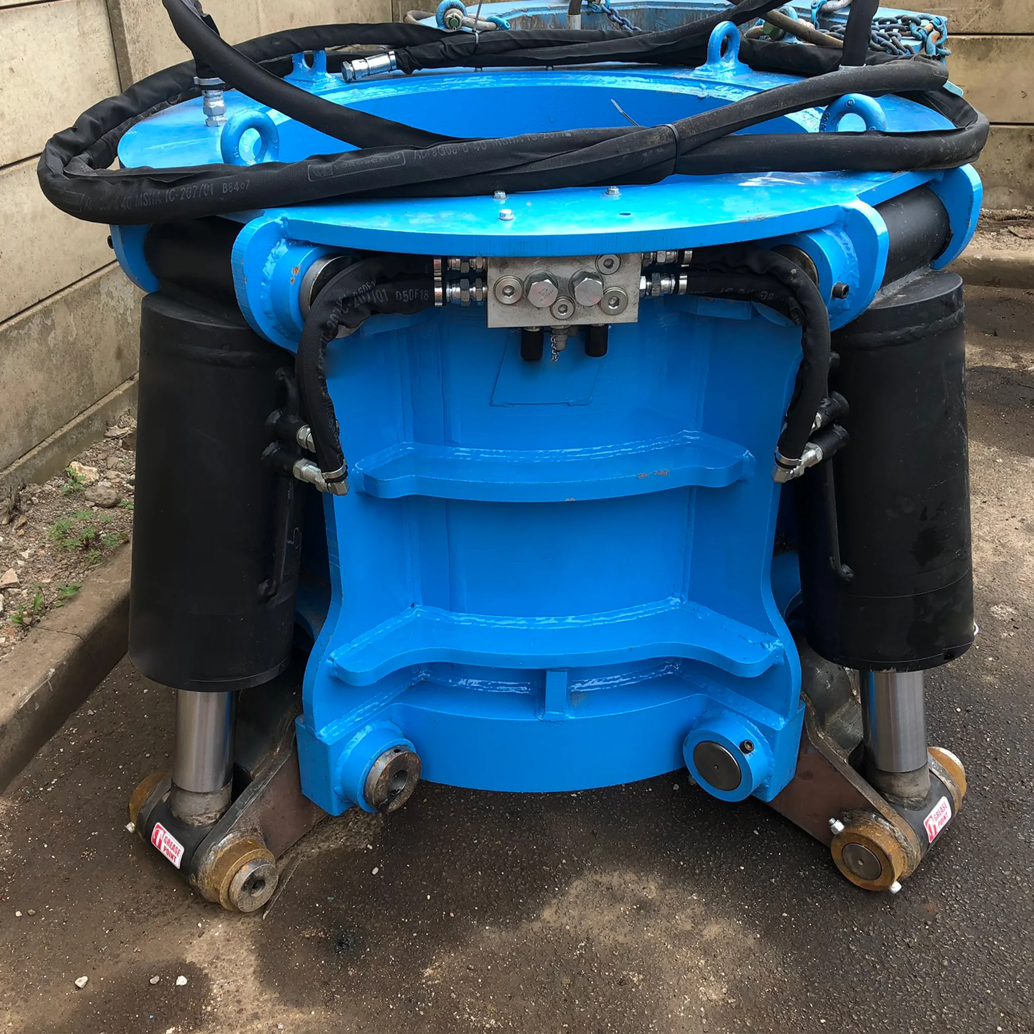 sale suitable 8-13 ton excavator attachment QUAD CROPPER YZJ-600 for cutting Pile Size 300-600 mm to give a superb pile cut