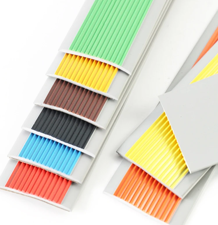 Виниловый самоклеящийся протектор края