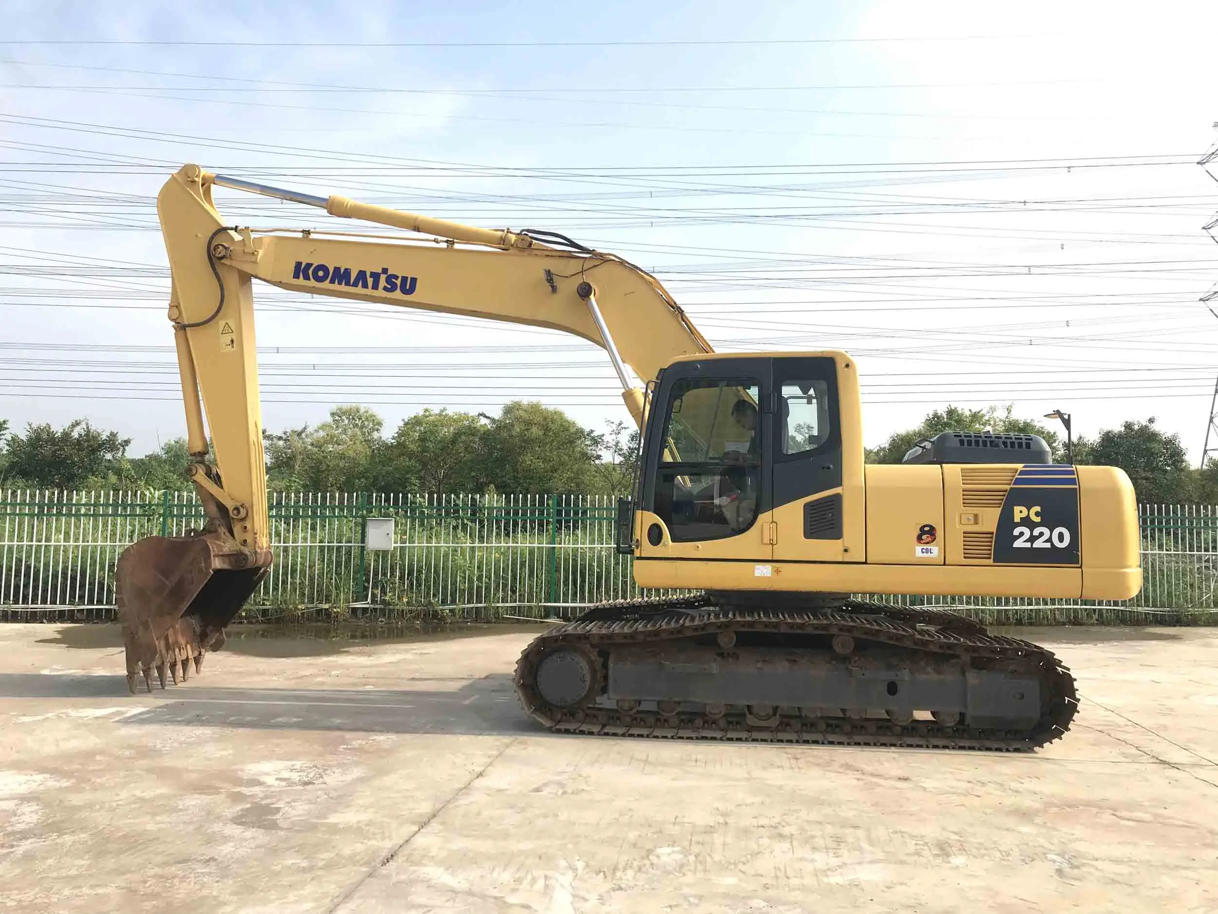 Active Used Construction Equipment Komatsu PC220-8 Crawler Excavator Digger/Durable Used Komatsu 22 ton Excavator at Good Price