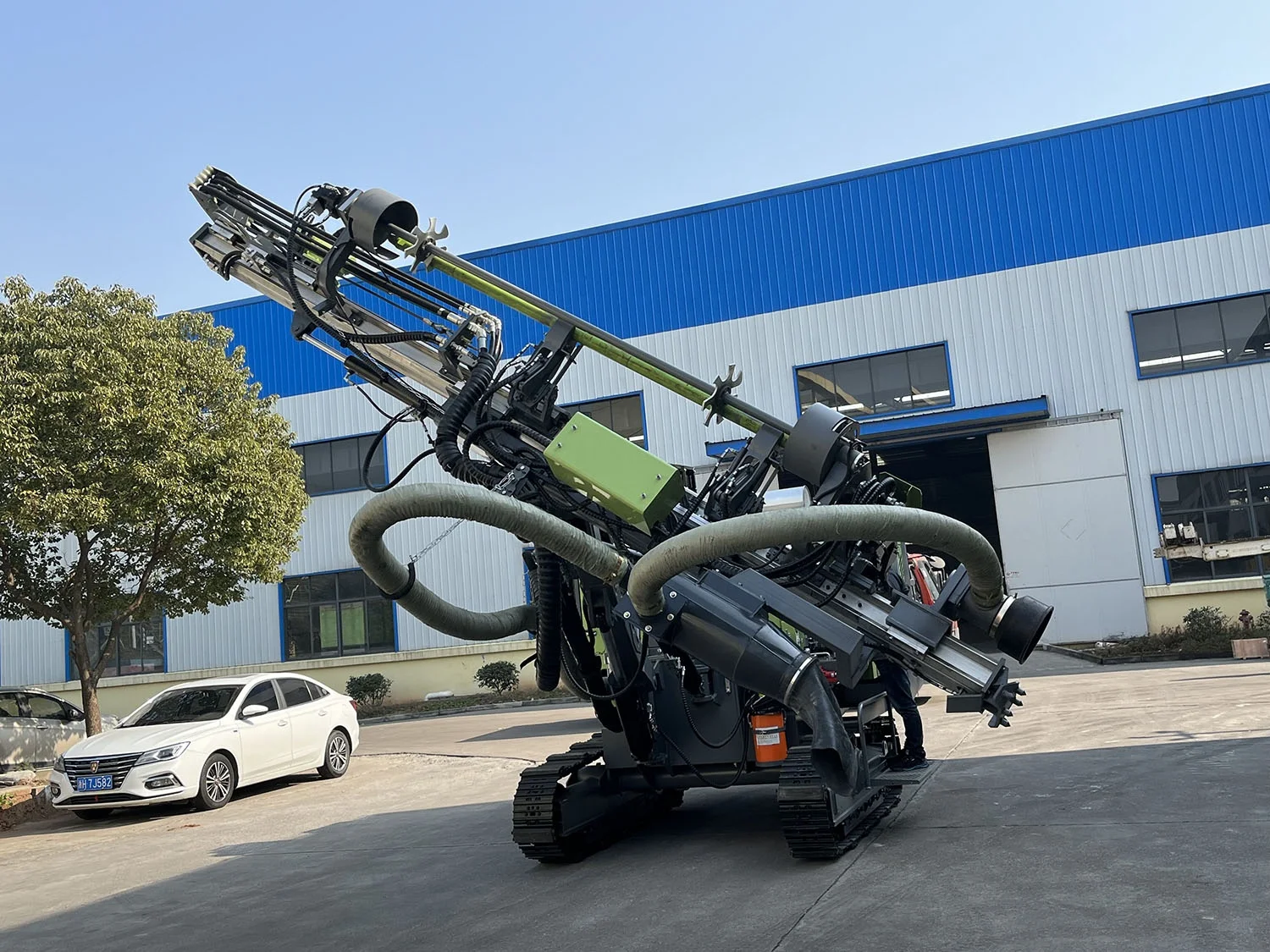 High quality reasonable price portable Integrated air compressor drilling rig machine for sale