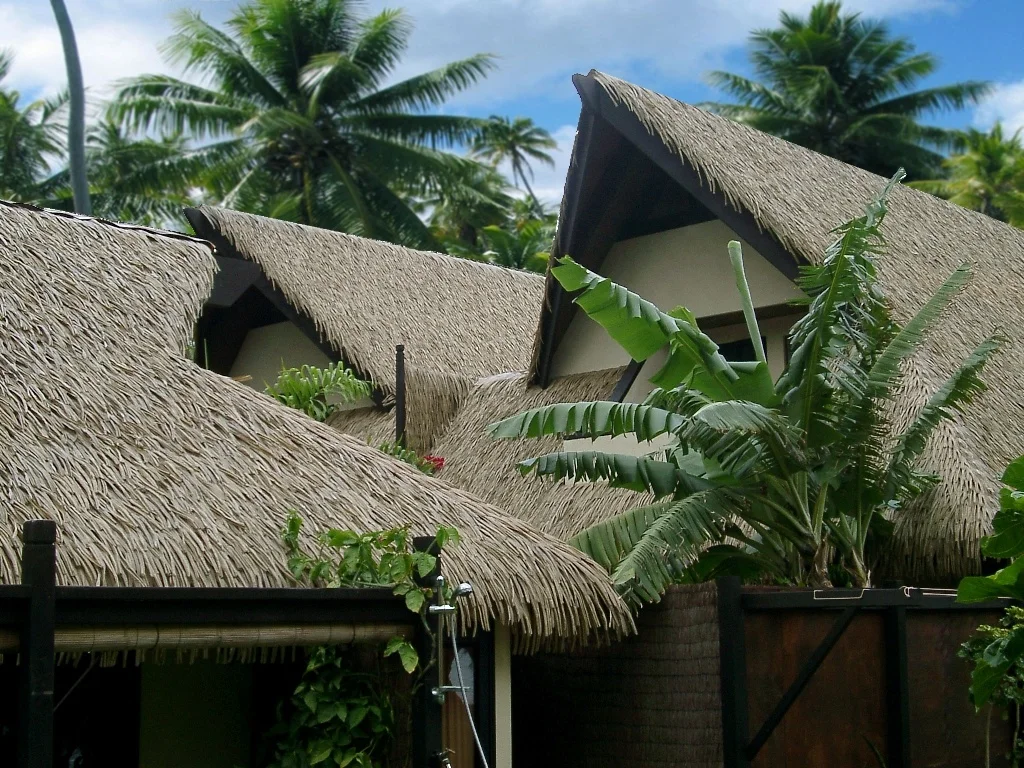 
Outdoor use fireproof and waterproof synthetic palm thatch roof 