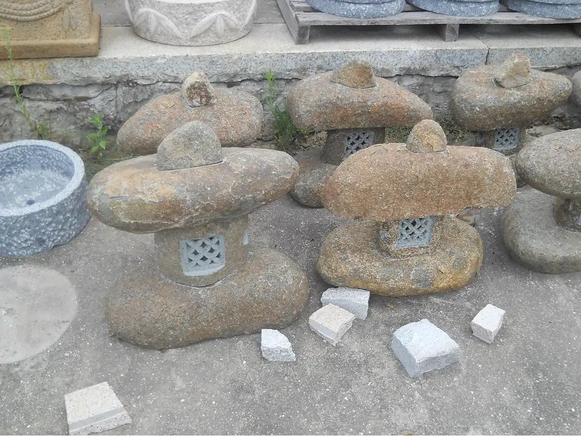 Octagon Granite Japanese Outdoor Garden Stone Lanterns Ornaments For Decorative