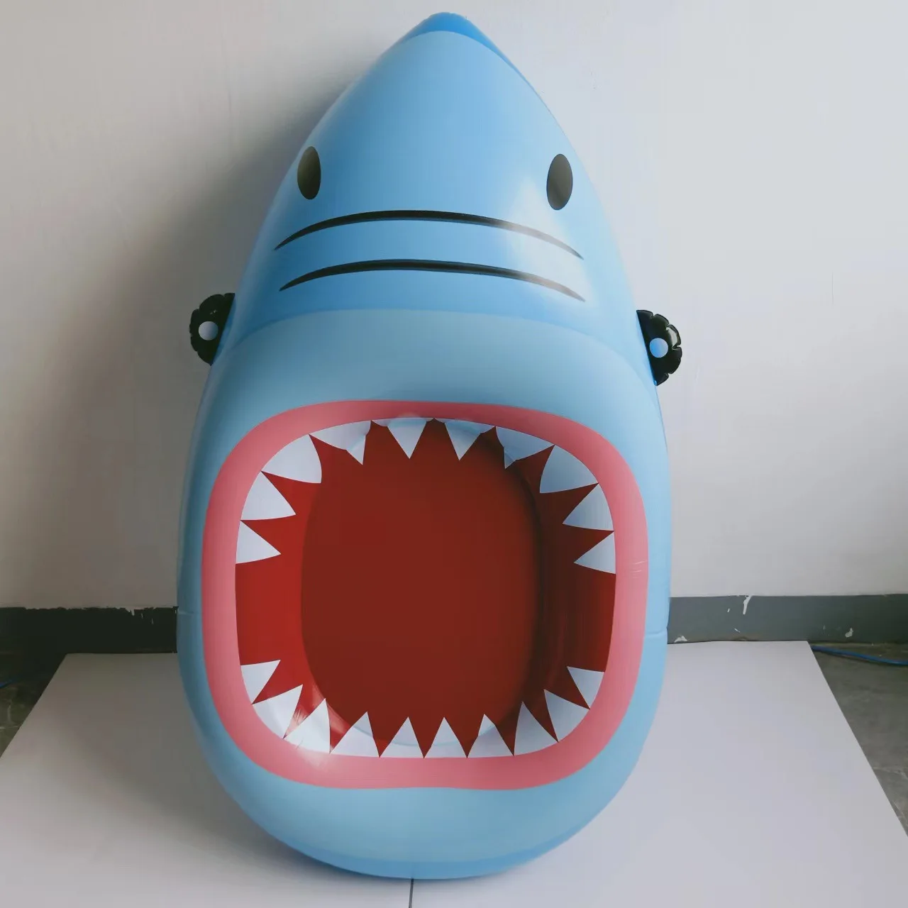 Большая надувная водяная игрушка