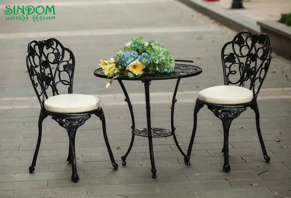 Outdoor Rustproof Cast Aluminum Patio Table and Chair Furniture with Grape Pattern