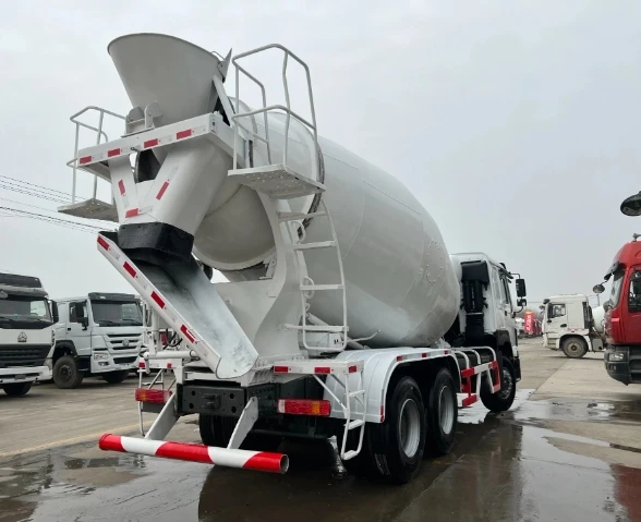 low price Sinotruk HOWO 6X4 12 Cubic Meters Concrete Mixer Truck for sale