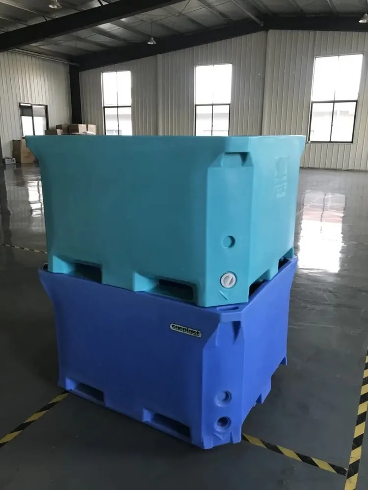 Large cooler box rotomolded ice tube fish transport processing container