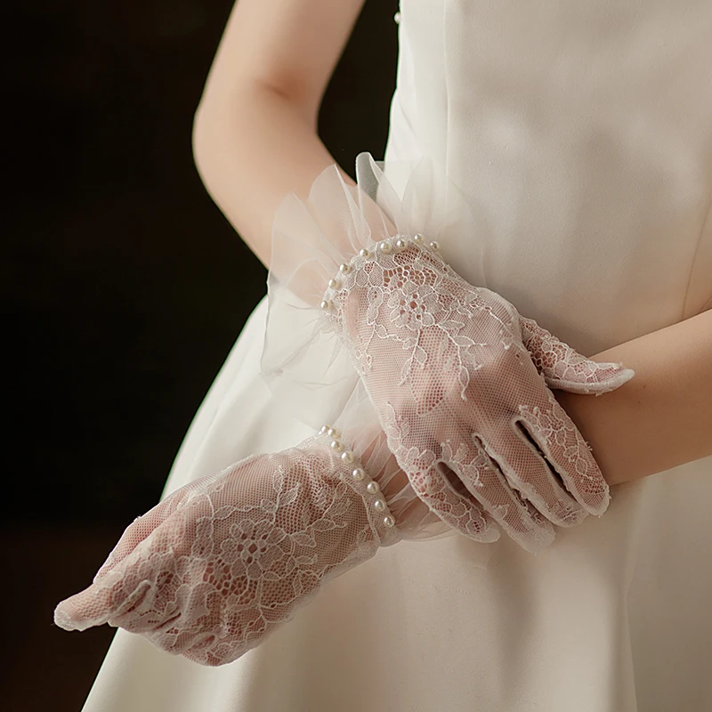 WG048 Exquisite Short White Wedding Bridal Gloves Soft Tulle Lace Pearls Beading Ruffle Brides Bridesmaid Wrist Glove