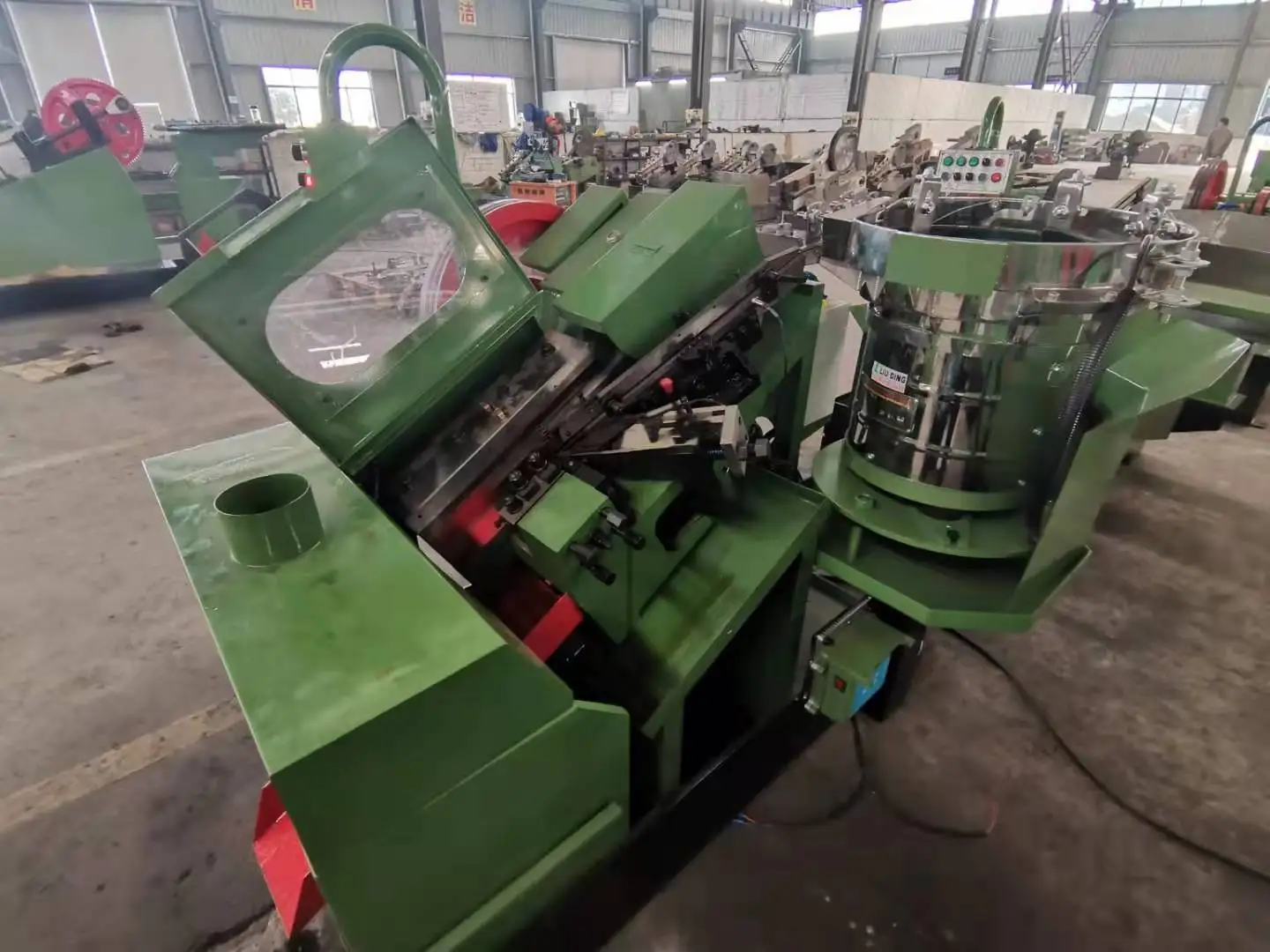 Gear box type high speed screw thread rolling machine for self-tapping screws