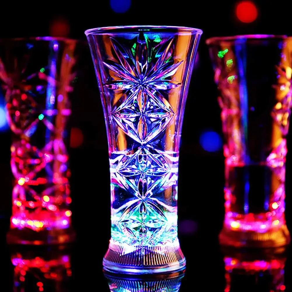 Snowflake LED Flashing Color Change Water Activated Light up Beer  Whisky Mug LED Glasses for Bar Night Club Christmas Party