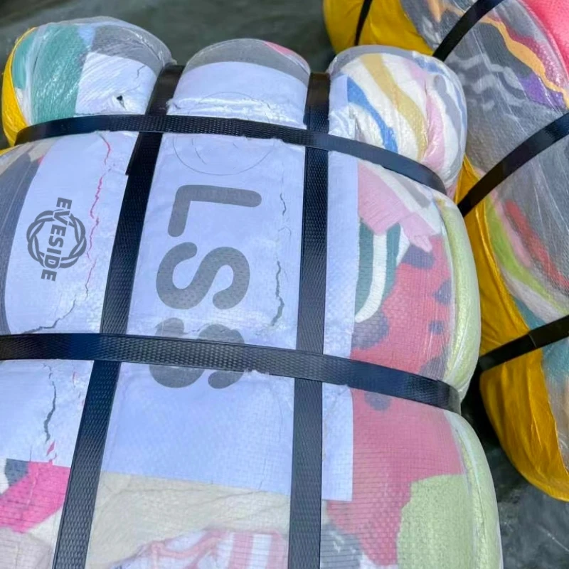 Used clothes factory specializes in exporting Thai tweed mixed LSS white T-shirt black T-shirt cardigan sweater suspender