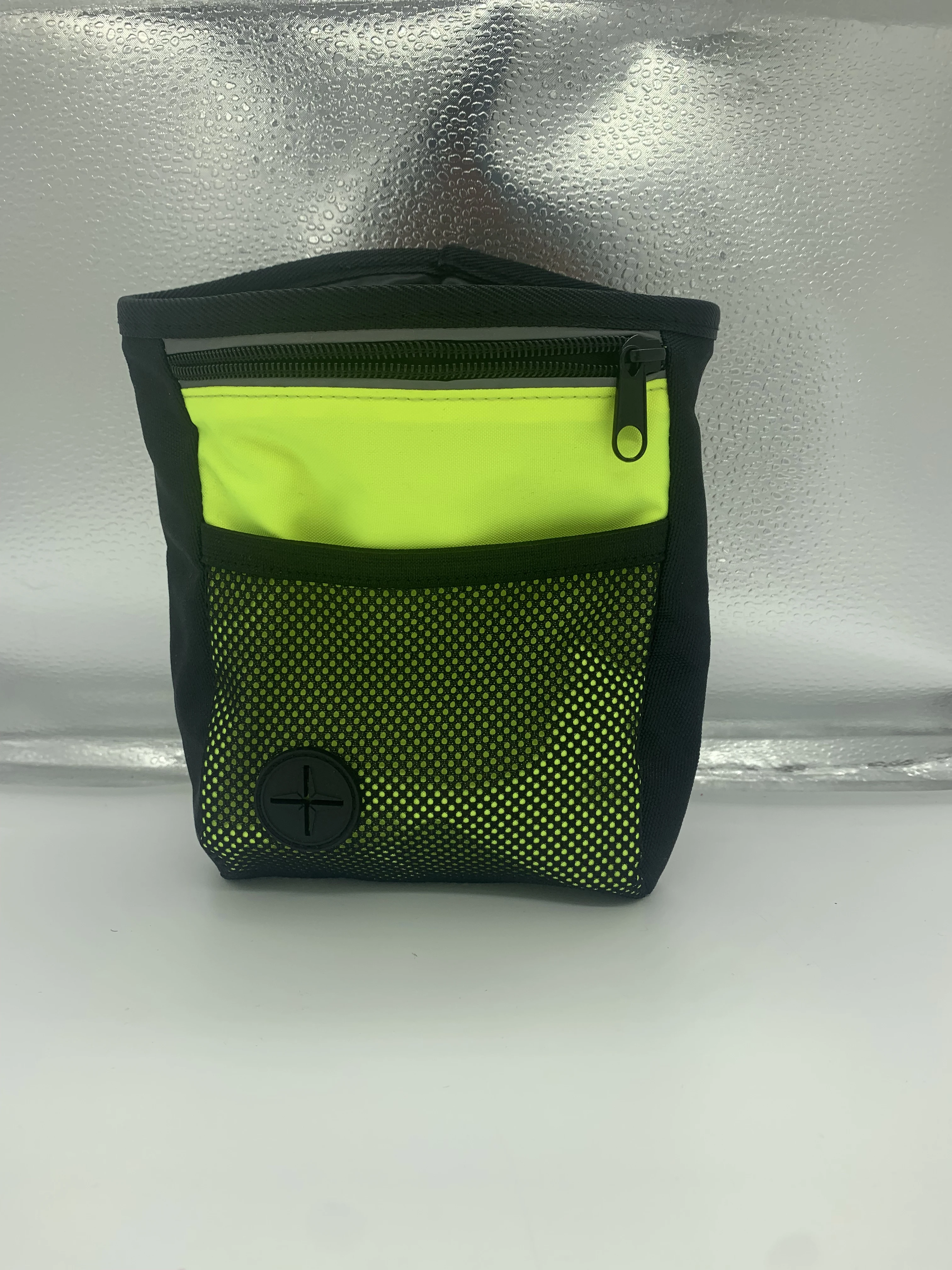 Hanyang OEM Custom waterproof fabric walking waste pet treat bag dog training pouch  perforated pet food bag with belt