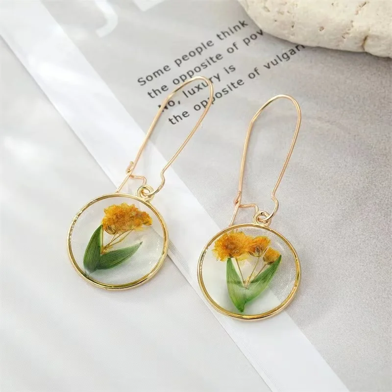 Retro creative simple round glue pink resin Dried flower earrings female cute flower earrings