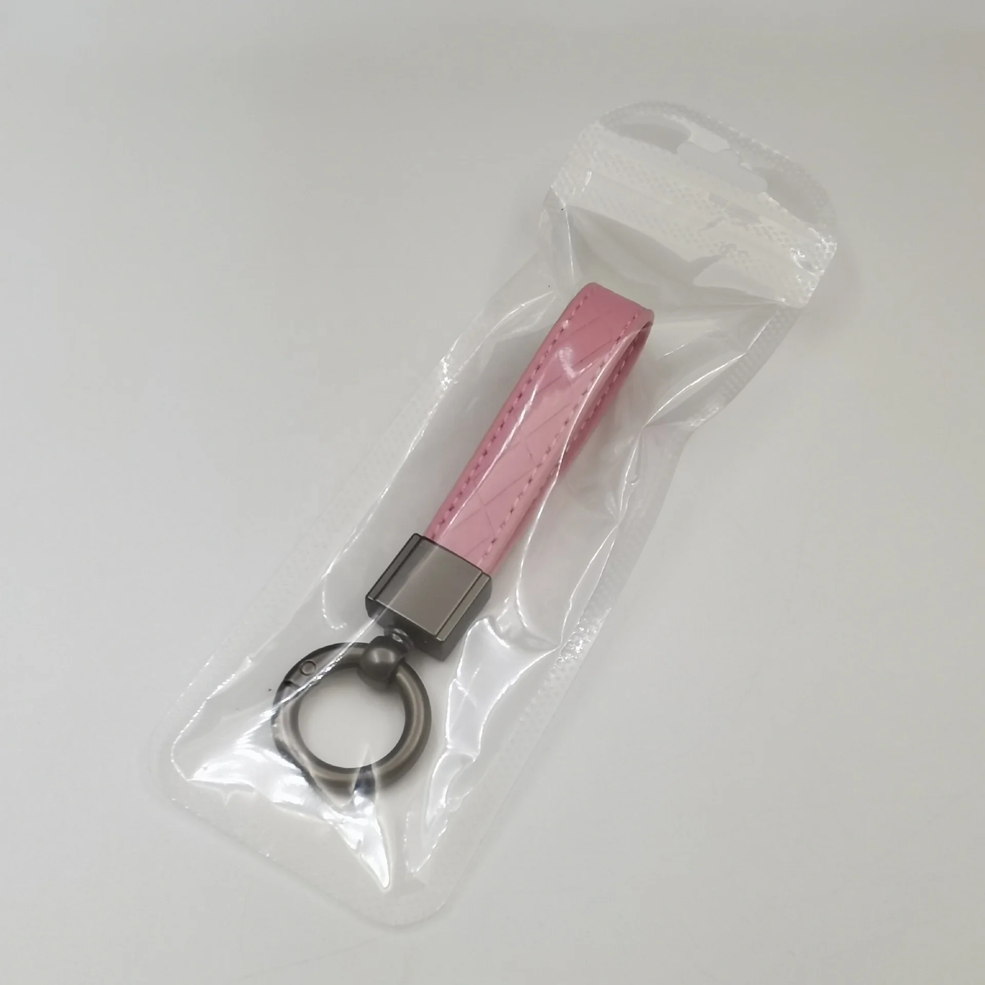 Factory Custom Logo Auto Accessories Genuine Leather Car Keychain Universal Leather Key Chain Holder Car Key Gift