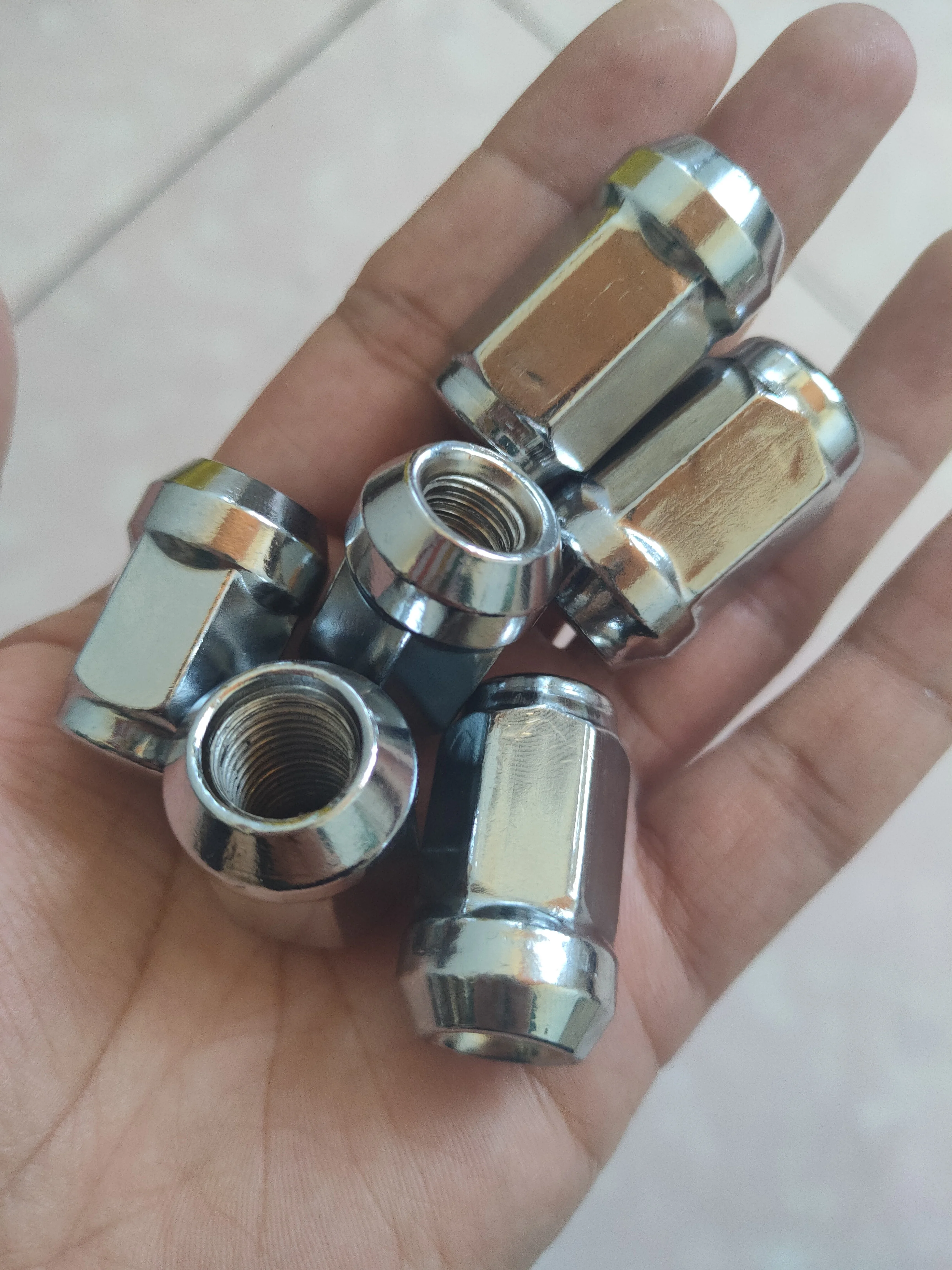 Wheel Nut Chrome Plated Tire Accessories Nuts Hot Sell Type 12m*1.5 M12*1.25 Hub Auto Parts
