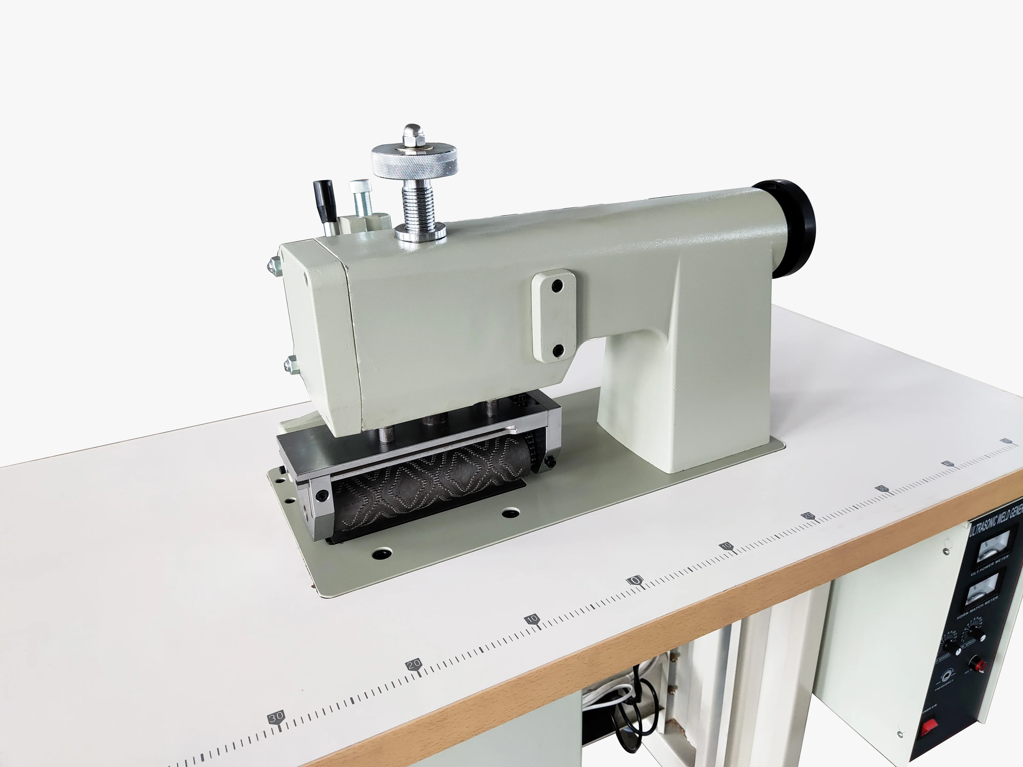 Ultrasonic Cover Stitching embossing cutting Sewing Machine SD-100-2Q