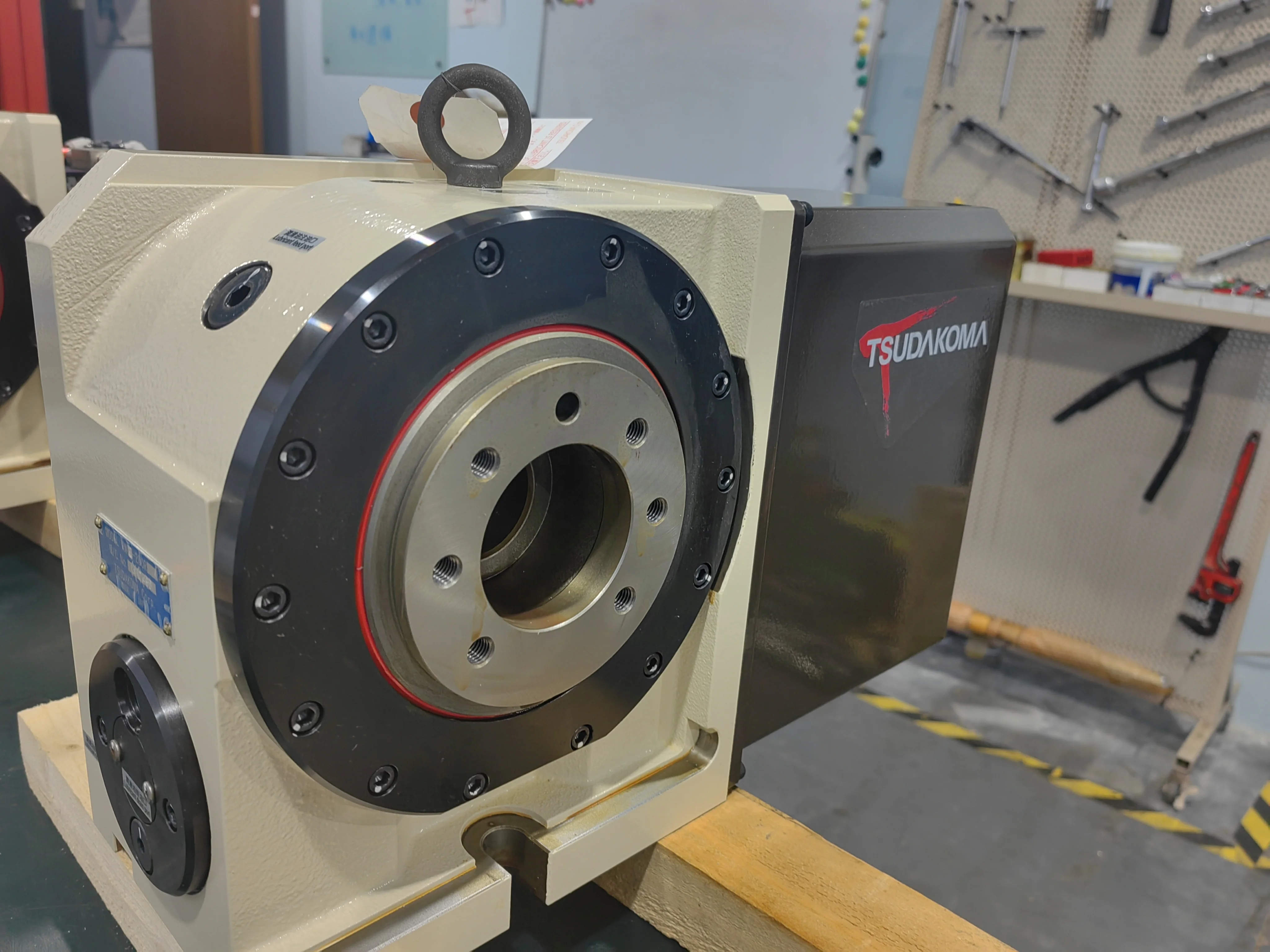 CNC Tsudakoma Rotary Table for Okuma Machine