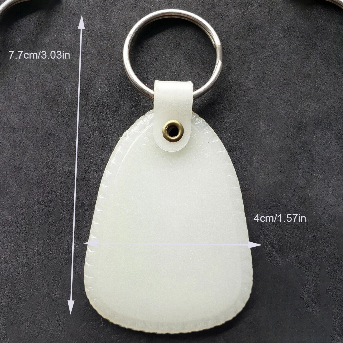 a set blank saddle plastic keychain custom glow key ring key finder glitter keychain