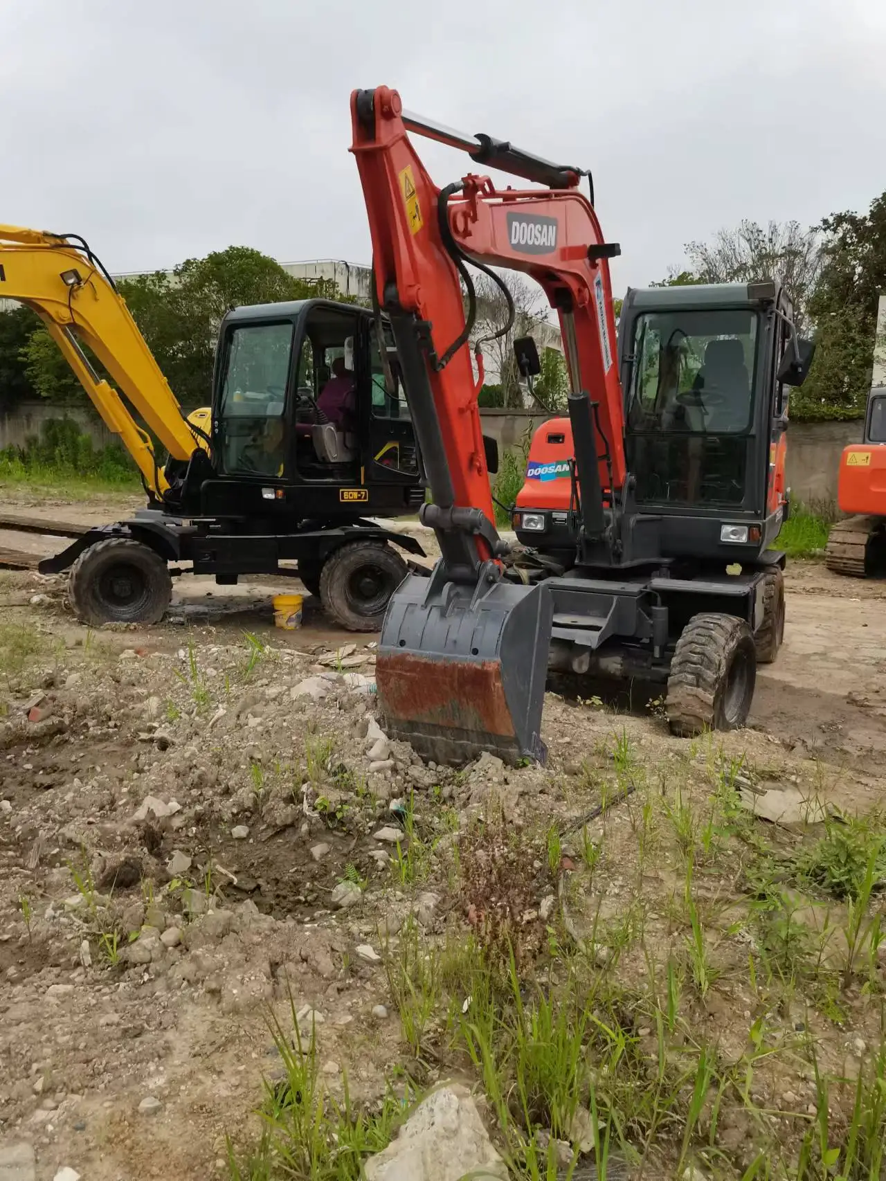 origin Korea used/second hand doosan DX60 wheel excavator SALE IN SHANGHAI WITH LOW PRICE doosan DX60
