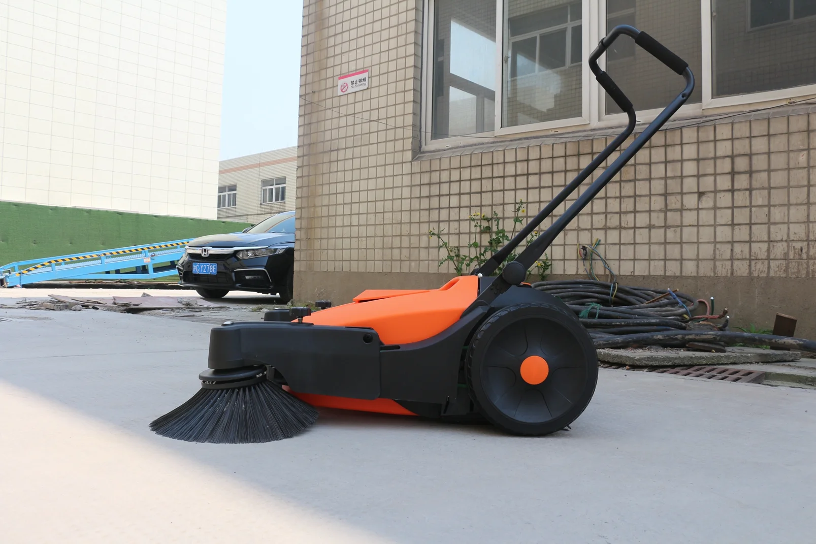 55l 950mm Industrial Hand Push Manual Road Street Vacuum Floor Sweeper