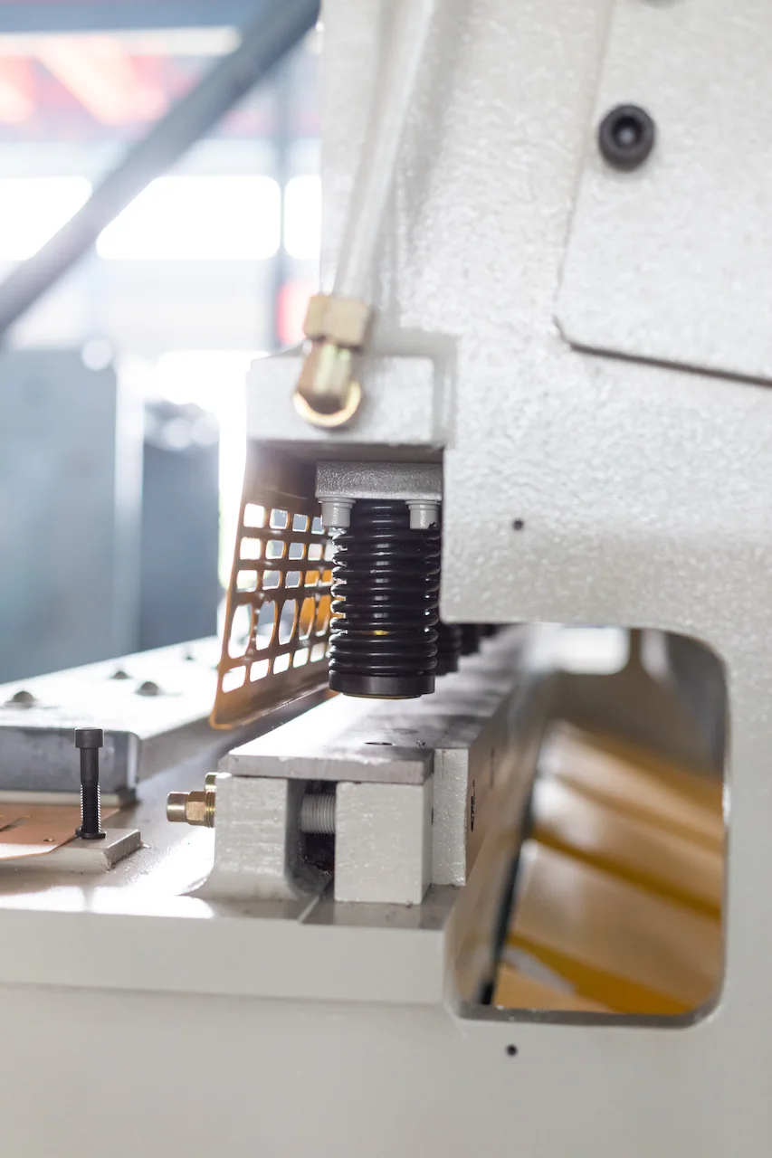 2021 best selling Tools plate guillotine industrial sheet metal aluminium stainless steel cutting machine from Auto