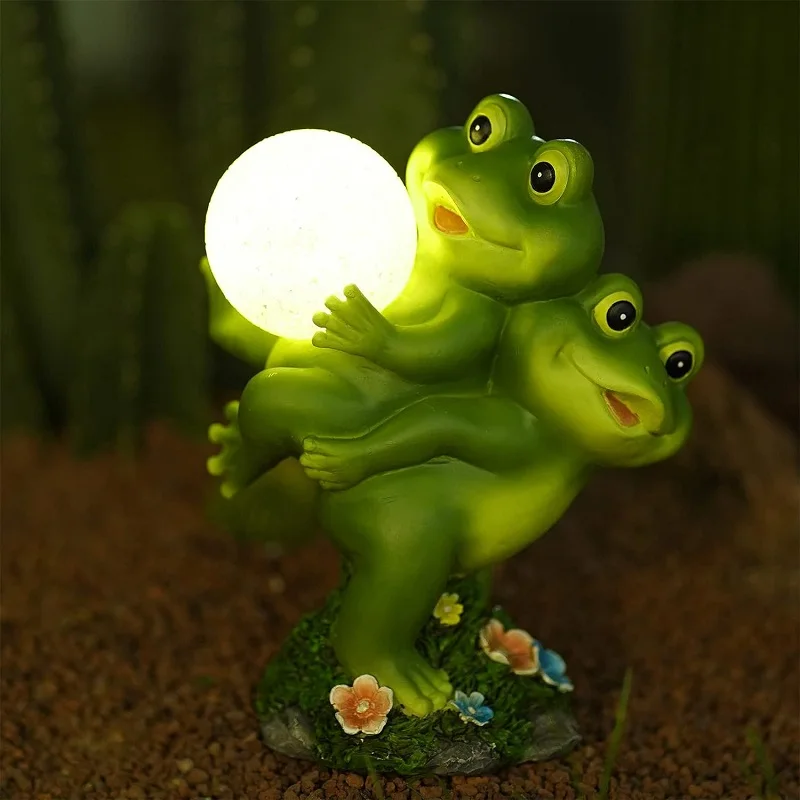 Resin Animal Sculptures Frog Garden Decor Solar Powered Decorations Two Frogs with Solar Lamps Lawn Ornament