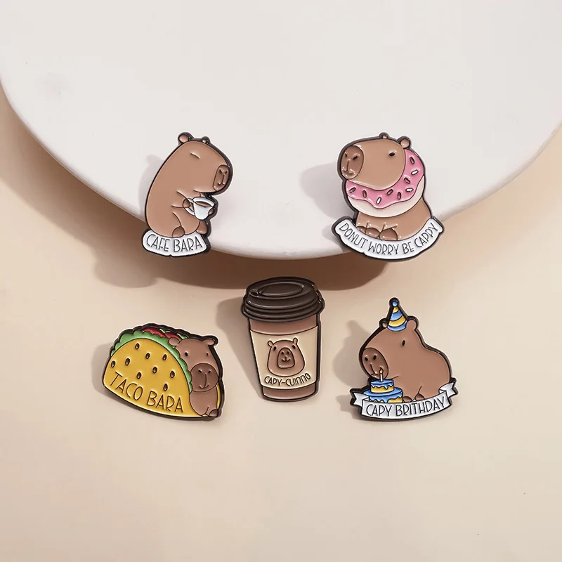 Милая брошь из сплава Capybara в виде животных
