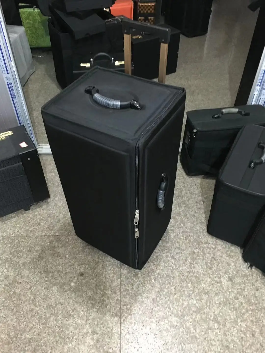 On Sale 252 slots Eyewear Display Box big capacity Optical Eyeglass Business Traveling Spectacles Suitcase