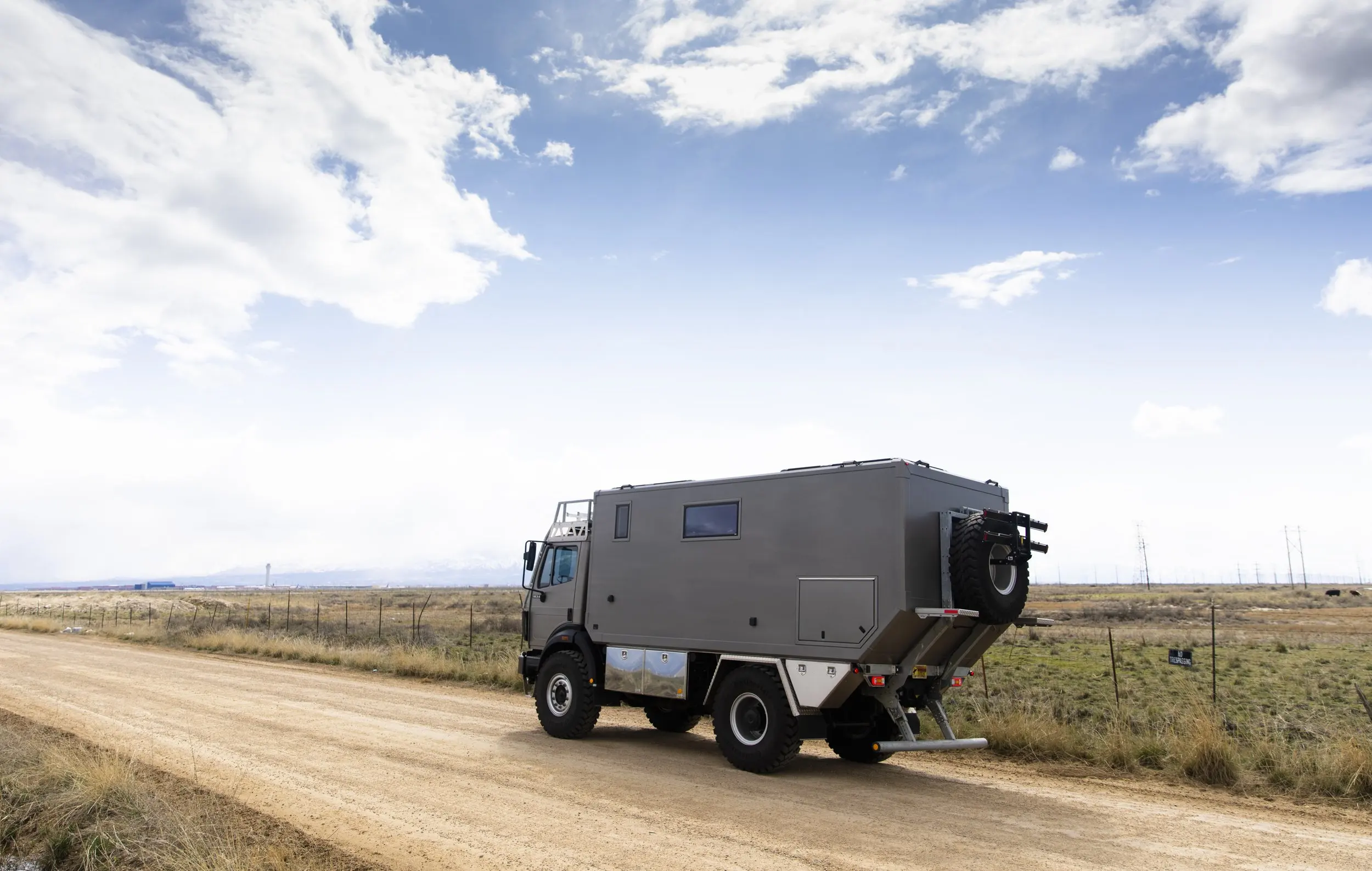 Expedition 4X4 Caravan Truck Box Camper Trailer Motorhome Rv  2023