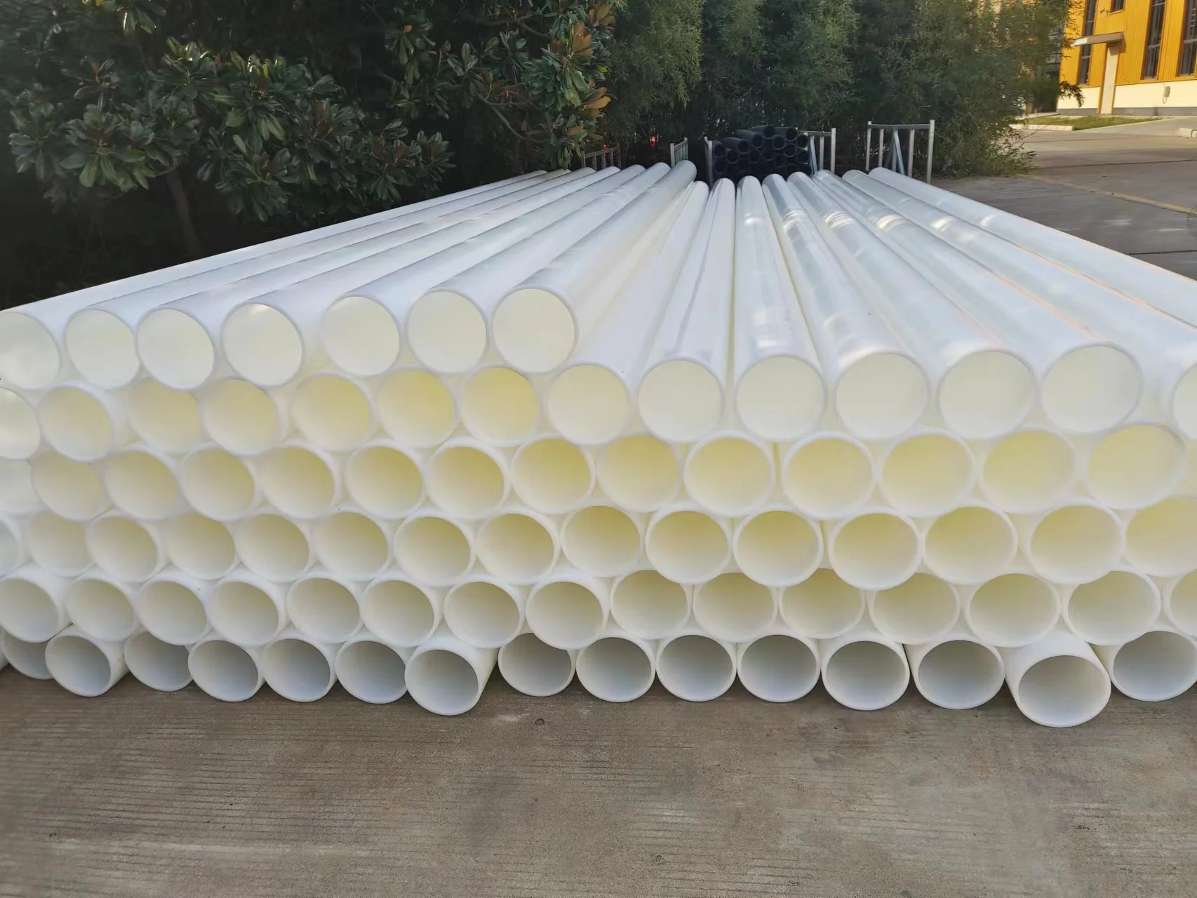 Factory Sale Virgin Material White HDPE Pipe Poly Plastic Potable Water Pipe Drinking Water Pipe 20mm to 630mm