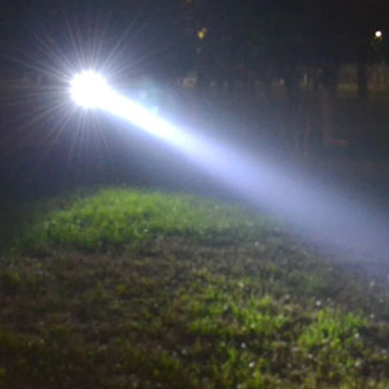 Cheap zoomable LR20 AM1 2 D size dry battery plastic led flashlight