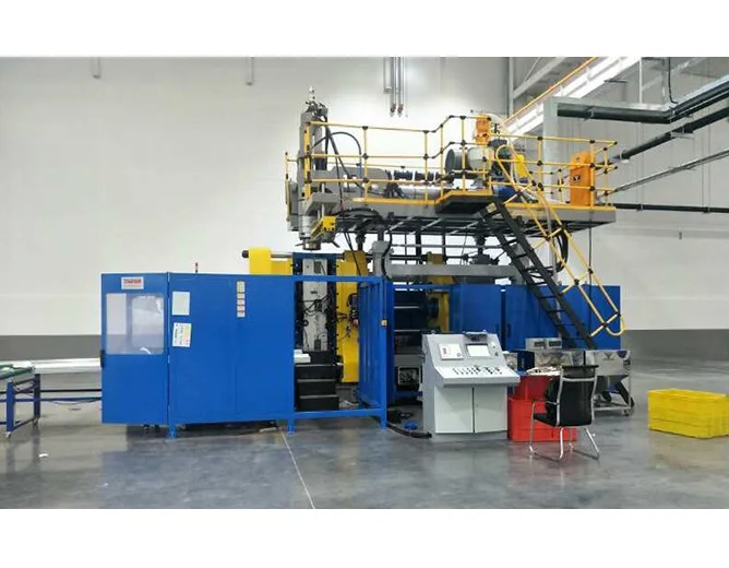 
 Пенообразующая машина для выдувного формования  