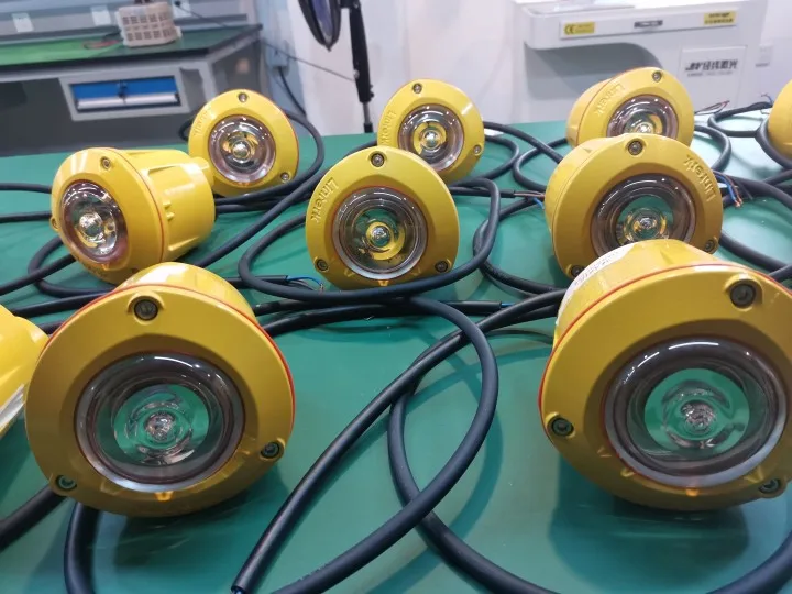 Low-intensity L-810 Single Aviation Obstruction Light 12VDC Red Obstruction Light Telecom Towers LED L810 Obstruction Light