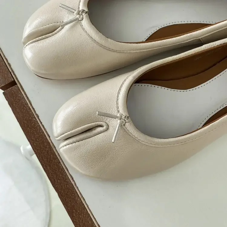Manufacturer Handmade Women Flat Shoes Wholesale Genuine Leather Tabi Style Split Toe Soft Rubber Sole Ballet Shoes For Ladies
