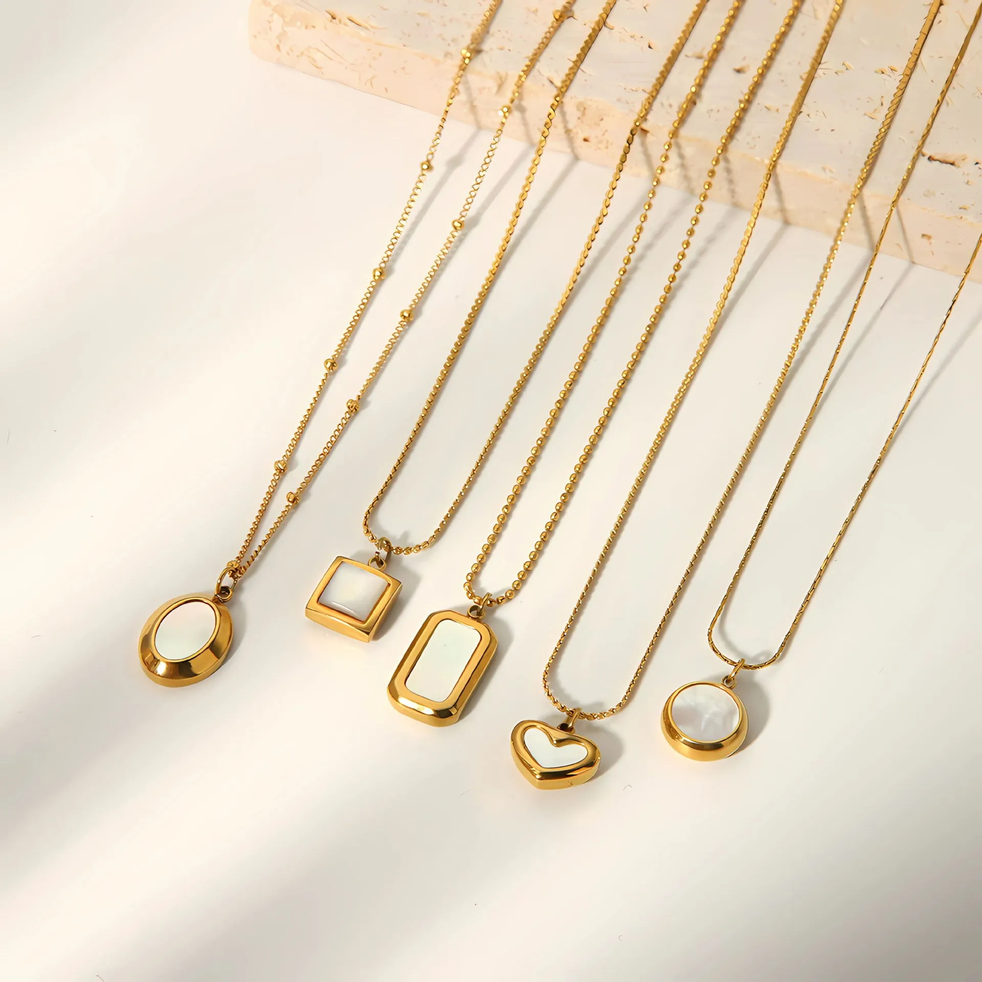 Trendy titanium steel shell pendant 18k gold plated stainless steel necklace wholesale