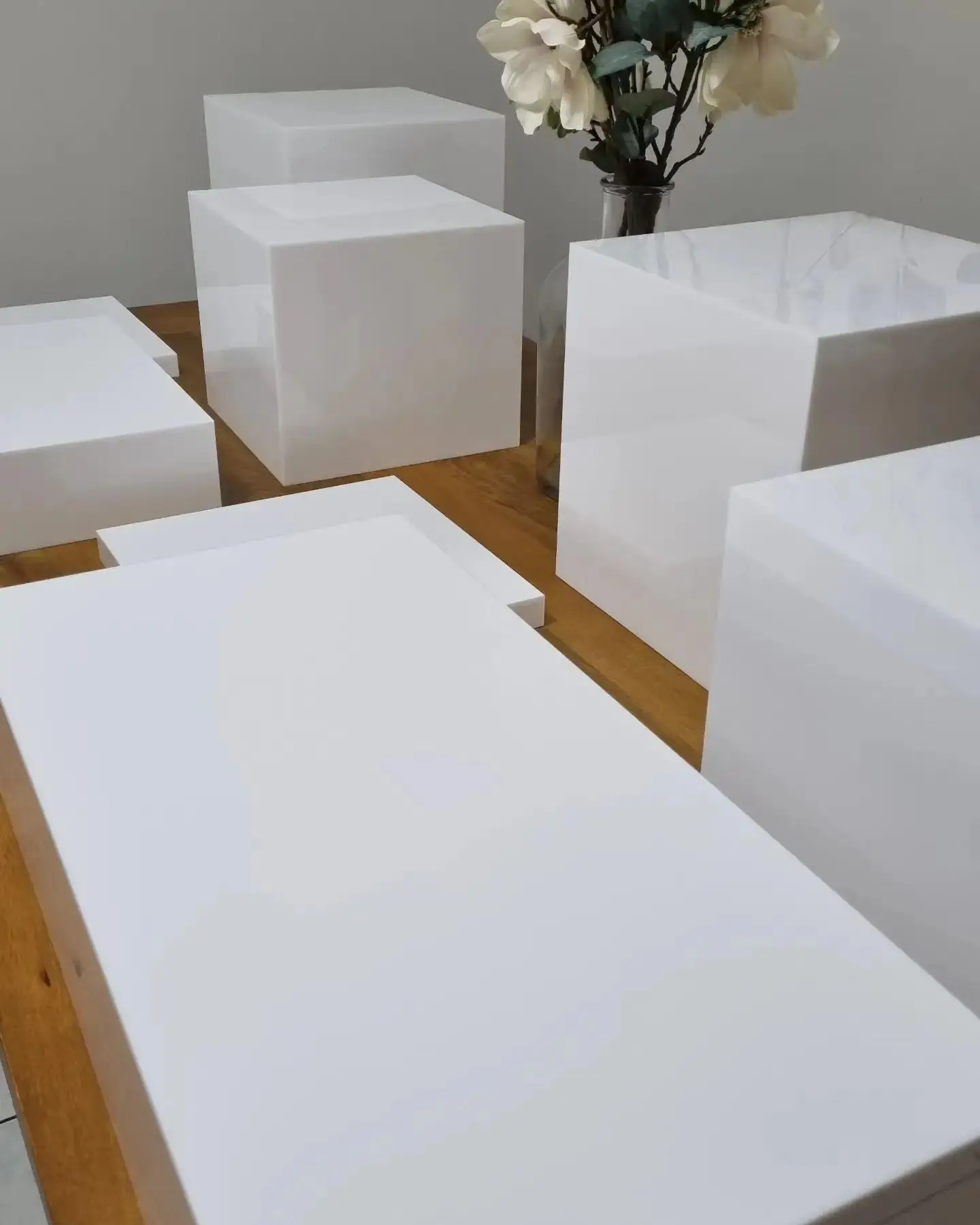 Factory Hotel Restaurant Wedding White Acrylic Nesting Buffet Riser Cube Cake Stand Catering Food Pedestal Riser For Display Box